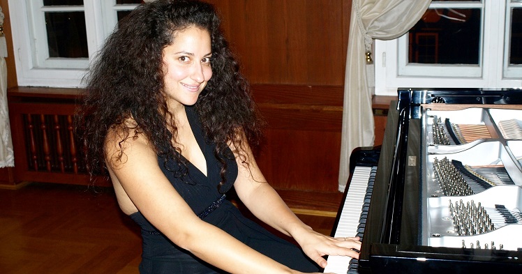 Meryem Natalie Akdenizli - L. v. Beethoven Klavierkonzert No. 2 - © Bild: Pujiula